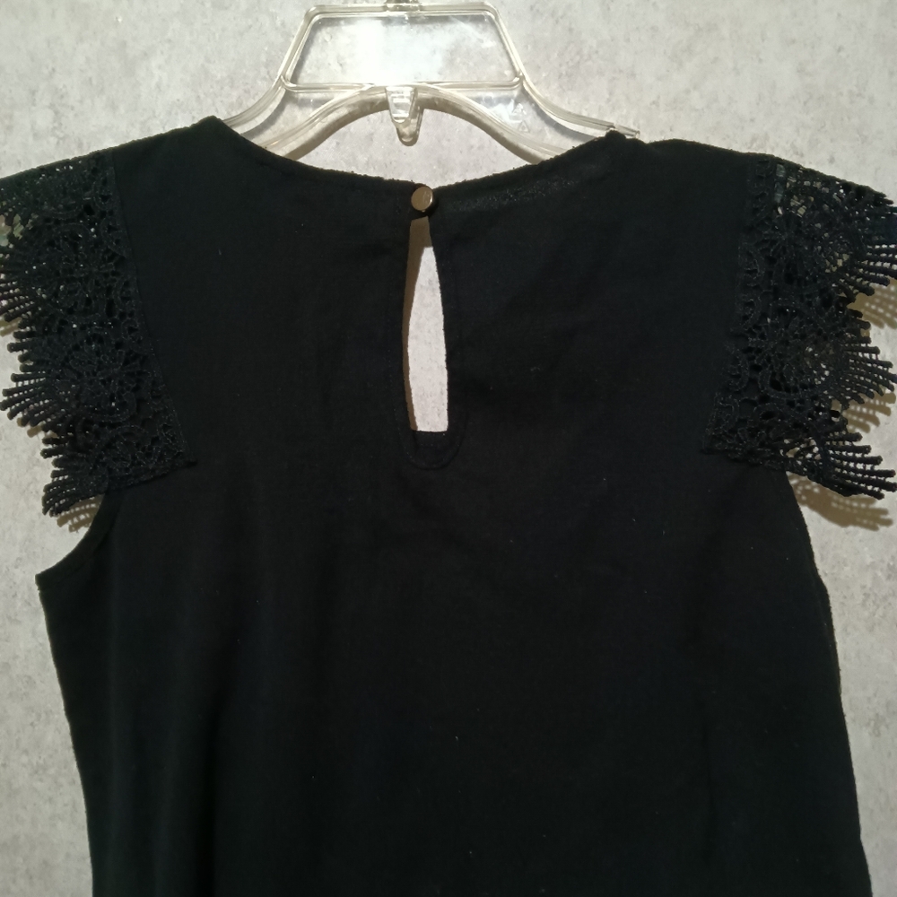 Elegant Black Lace Sleeve Top - Picture 4 of 8